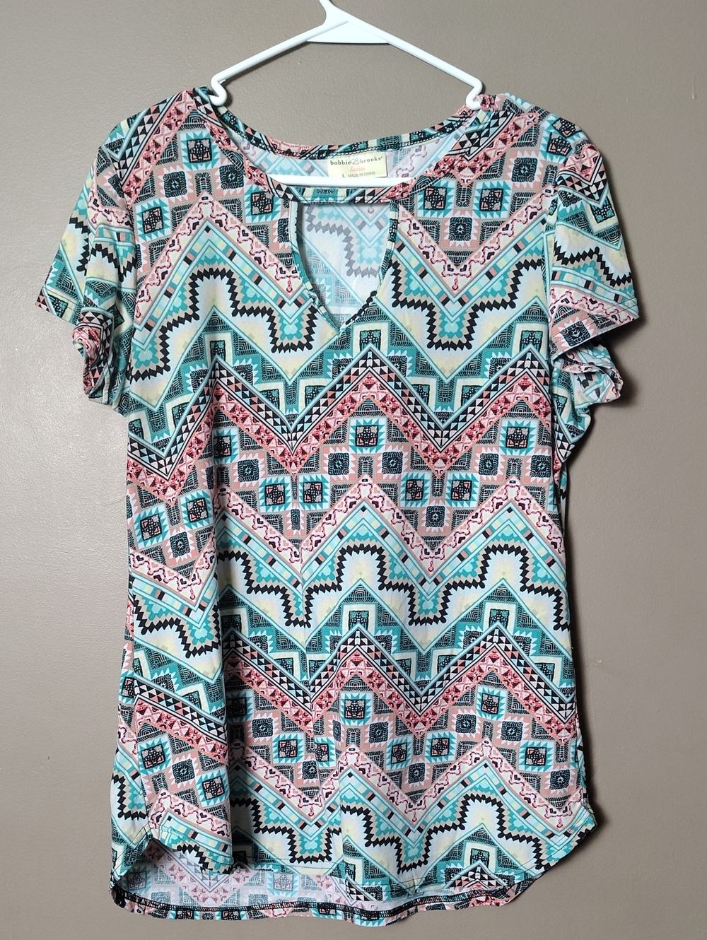 Bobbie Brooks Aztec Print Blouse W Front Keyhole Opening Size L